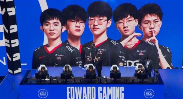 总是吸引着 总是吸引着